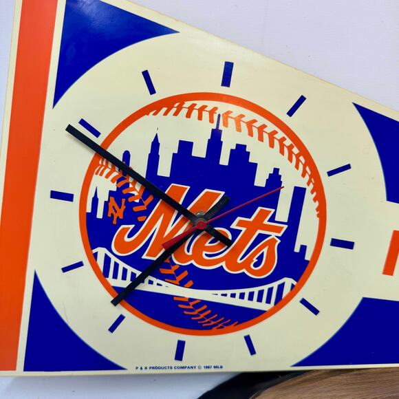 Vintage New York Mets Pennant Clock 1987 Battery MLB - Picture 1 of 5